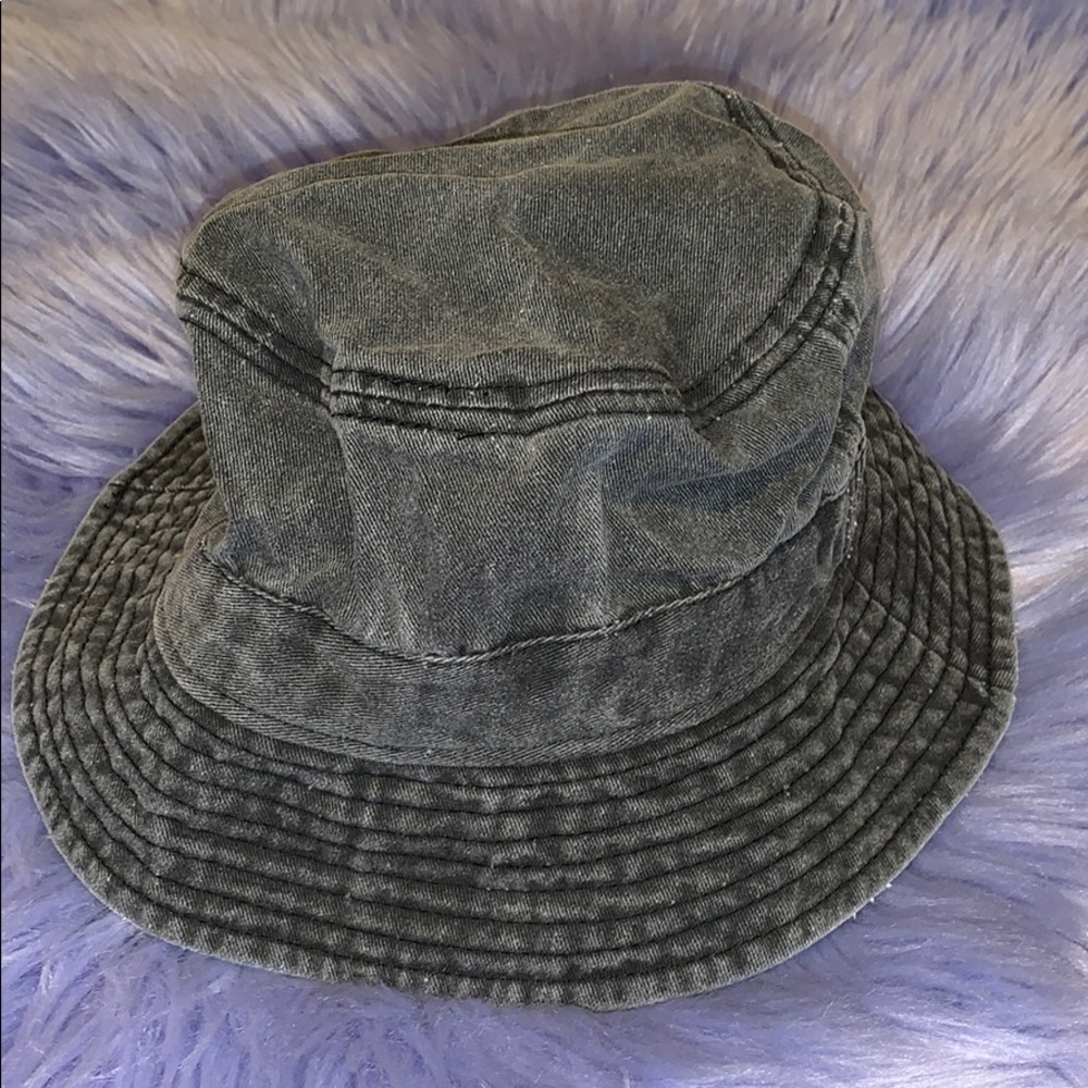 Bucket hat